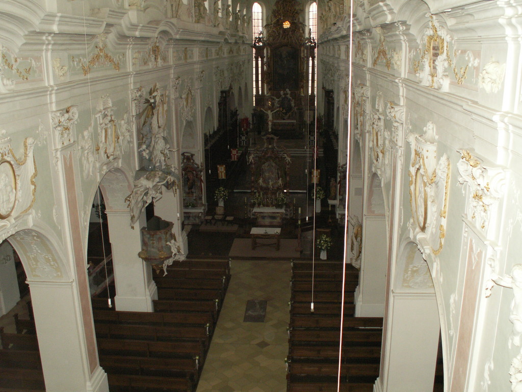 Blick ins Kirchenschiff