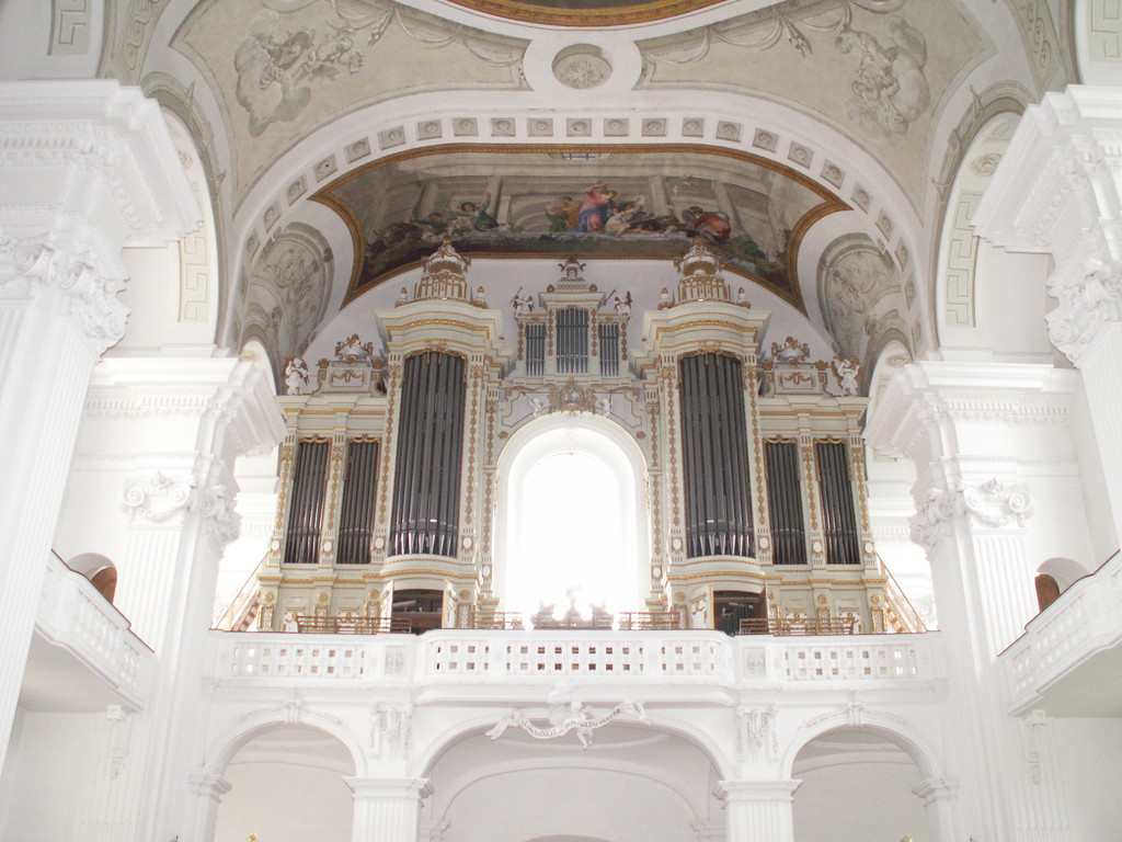 Blick zur Holzhey-Orgel aus dem Jahr 1793