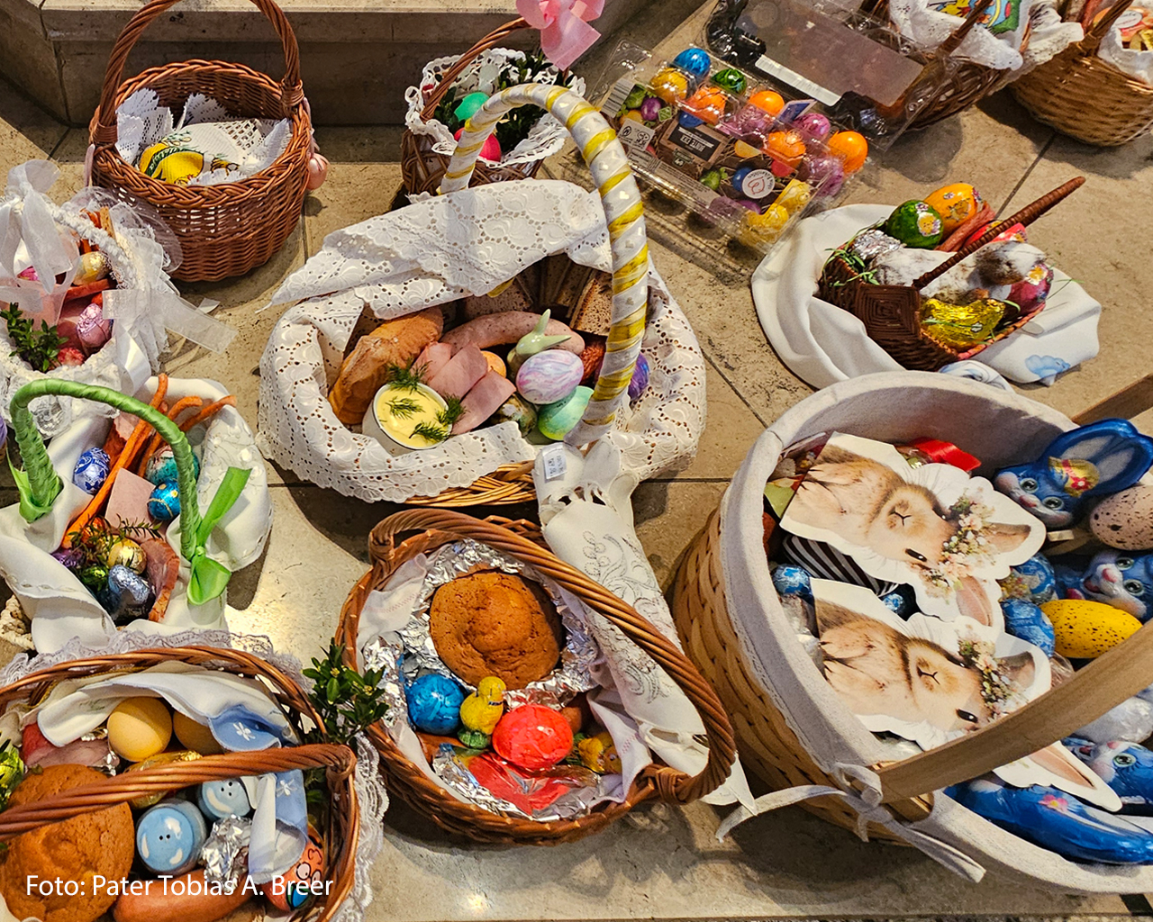 Über 400 Gläubige feiern Osterspeisensegnung – Herz-Jesu-Kirche bereitet sich auf die Osternacht vor