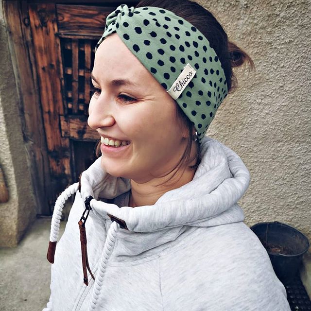 Knotenstirnband in Farbe mint gepunktet mit Knoten