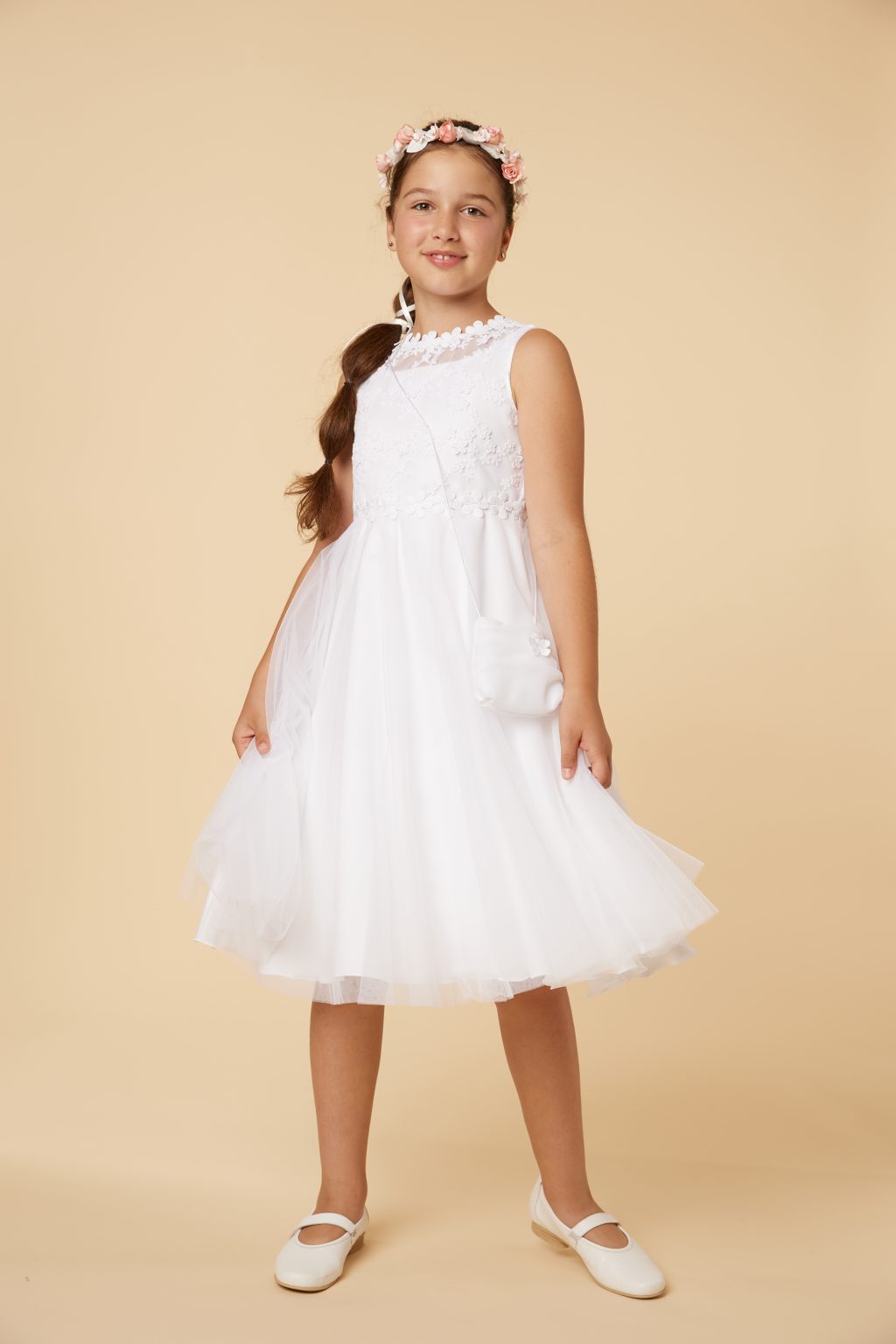Mädchen mit einem Kommunionskleid von Weise Kommunion