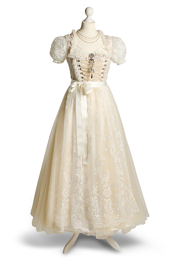 Handgefertigtes Hochzeitsdirndl Dirndleria by Tali Amoo.
