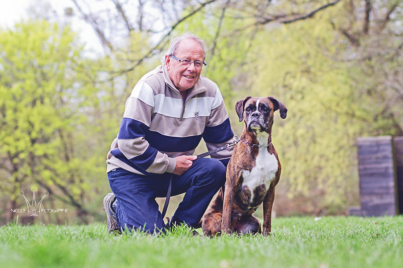 Klaus mit Boxer-Hündin Waila