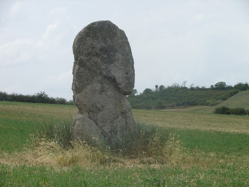 menhir pierre fichade auvergne