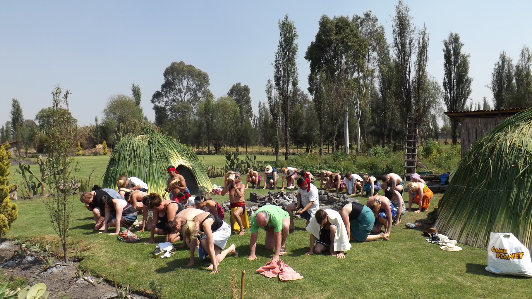 Una vez que termina la ceremonia de fuego las piedras volcánicas se dejan calentar poco más de dos horas.
