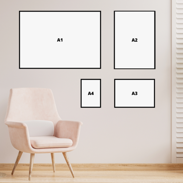 Afbeelding van een interieur met een roze fauteuil en een wand waarop de verschillende papierformaten A1, A2, A3 en A4 zijn weergegeven in zwarte kaders als visuele vergelijking van afmetingen.