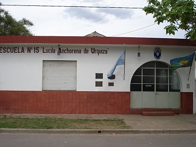 Frente del edificio de la Escuela Nº 15 "Lucila Anchorena de Urquiza" espacio donde tambien funciona desde hace 40 años el "Instituto Juan Anchorena"