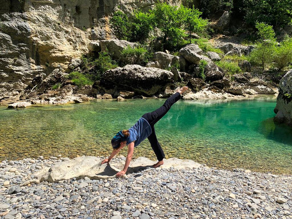 Pilates Arabesque in der Schlucht von Verdon 2019