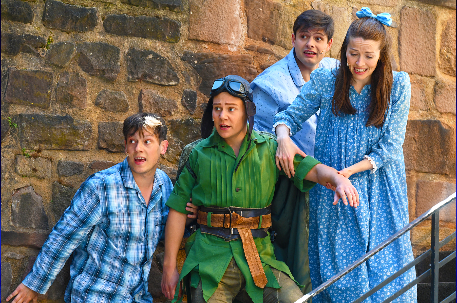 Lukas Schwedeck als "Peter Pan" mit Polle, Dietrich, Koch © Eugen Sommer - Burgfestspiele Bad Vilbel