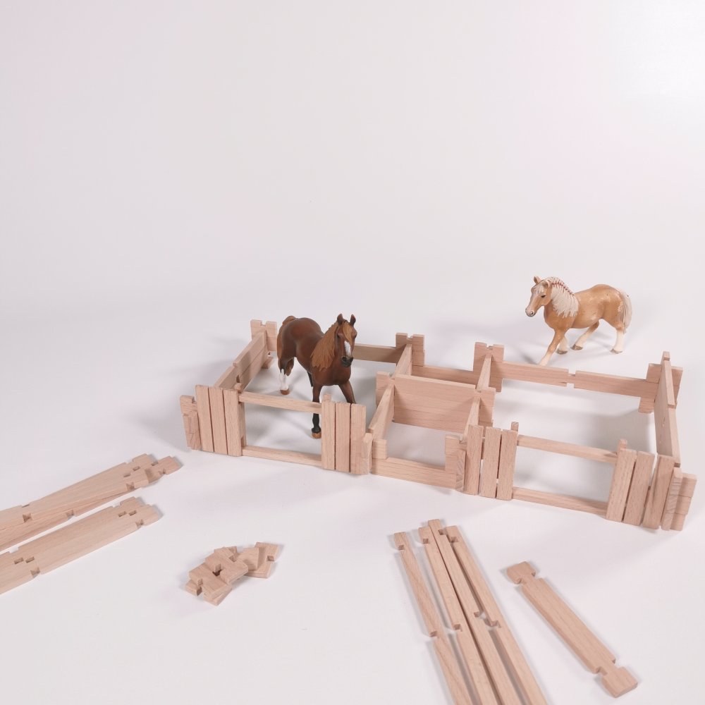 Pferdebox Bausatz aufgebaut aus Holz – passend für Schleich® Pferde