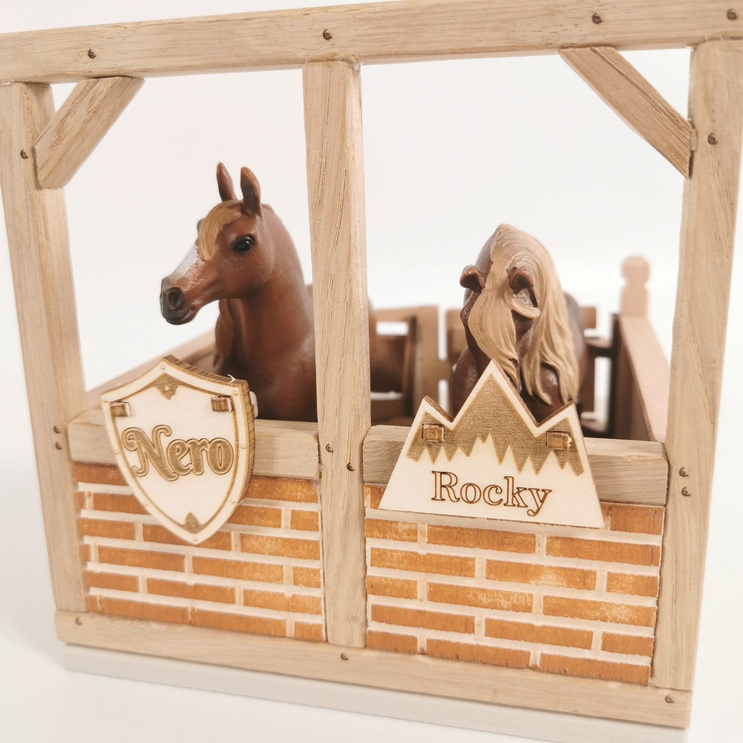 Pferdeboxenschild mit Wunschnamen für Schleich® Pferde.