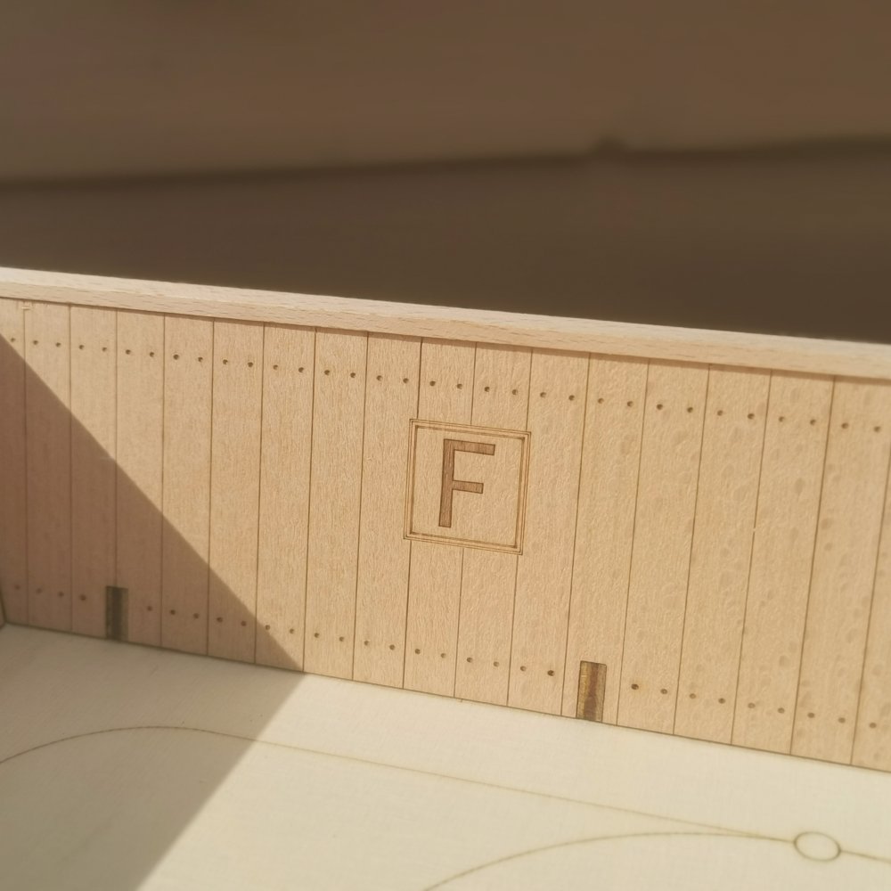 Dressurbuchstaben im Reitplatz aus Holz – passend für Schleich® Pferde