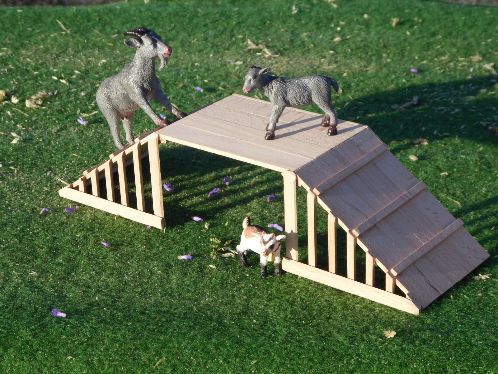 Spielmöglichkeit für Schleich® Ziegen