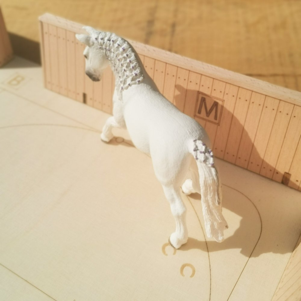 Detail Reitplatz aus Holz – passend für Schleich® Pferde