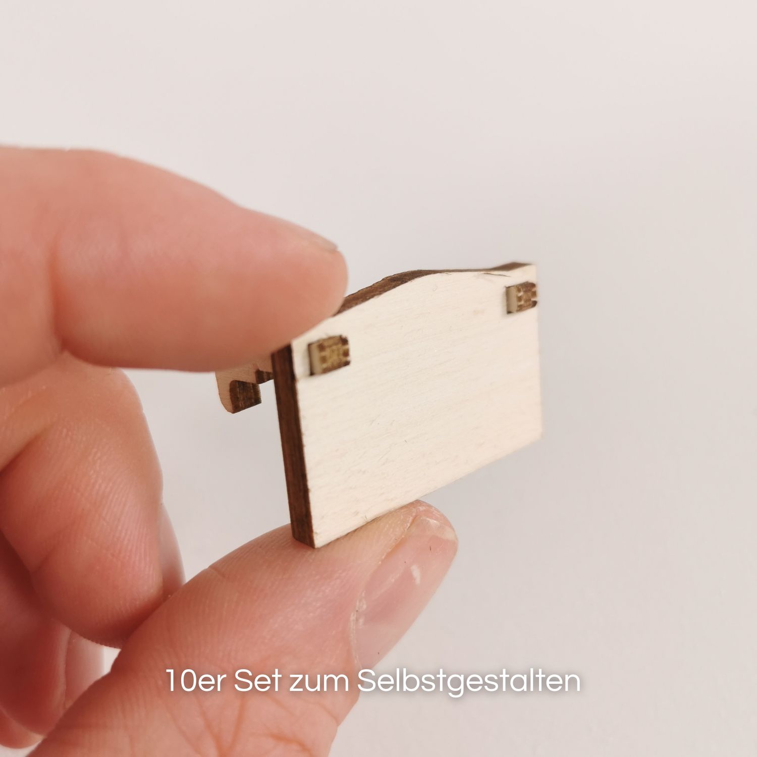 DIY-Zubehör für den Holzpferdestall - leeres Holzschild mit rückseitigen Haken für Schleich® Zäune.