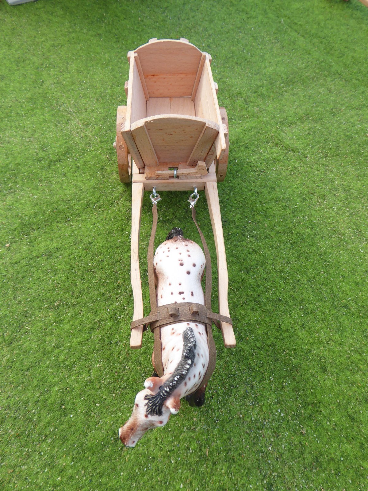 Draufsicht von Sturzkarre und Schleich® Pferd