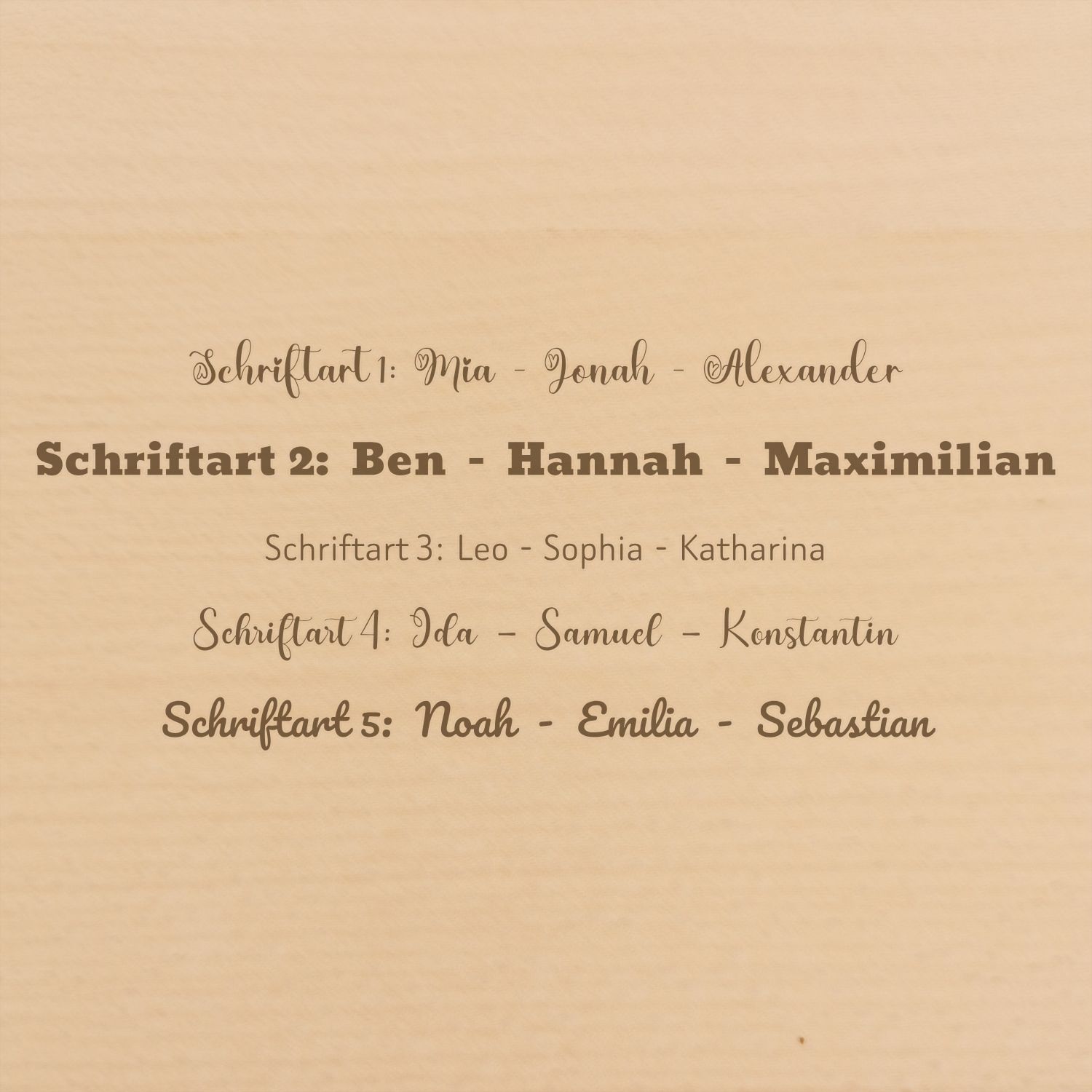 Übersicht der verfügbaren Schriftarten für die personalisierte Lasergravur auf den Holz-Leselinealen