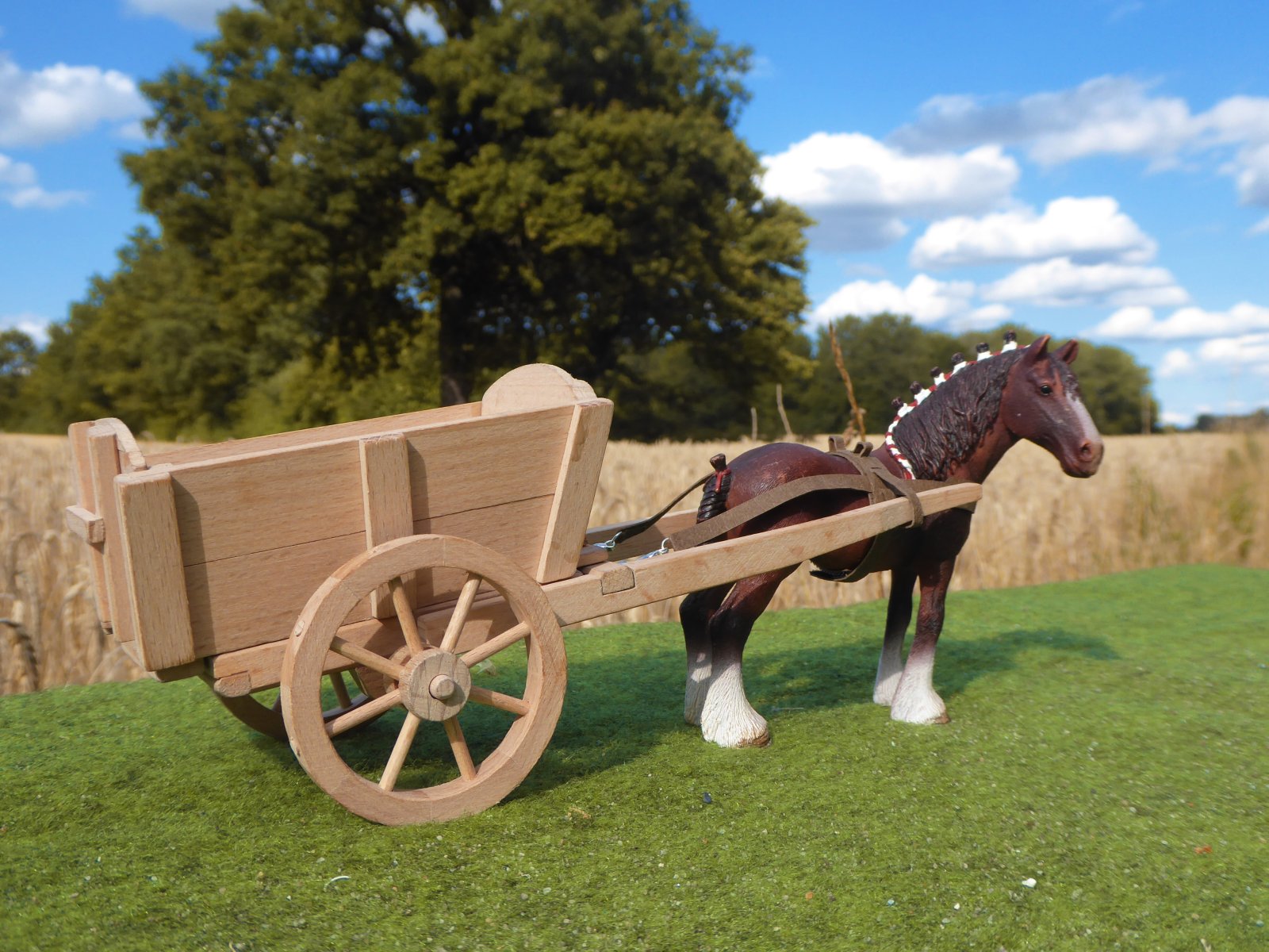 Spielszene Pferdekarre mit Schleich® Pferd vor Feld