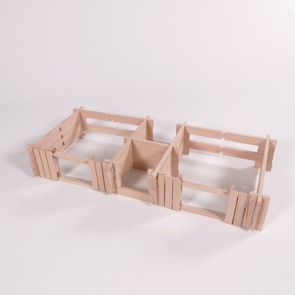 Vorderansicht Stallbausatz aus Holz – passend für Schleich® Pferde