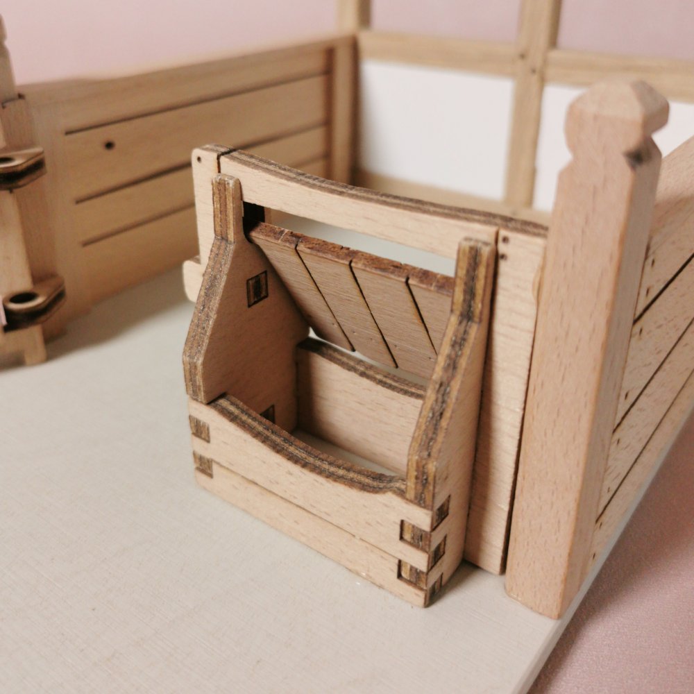 Futterluke der Stallbox aus Holz – passend für Schleich® Tiere