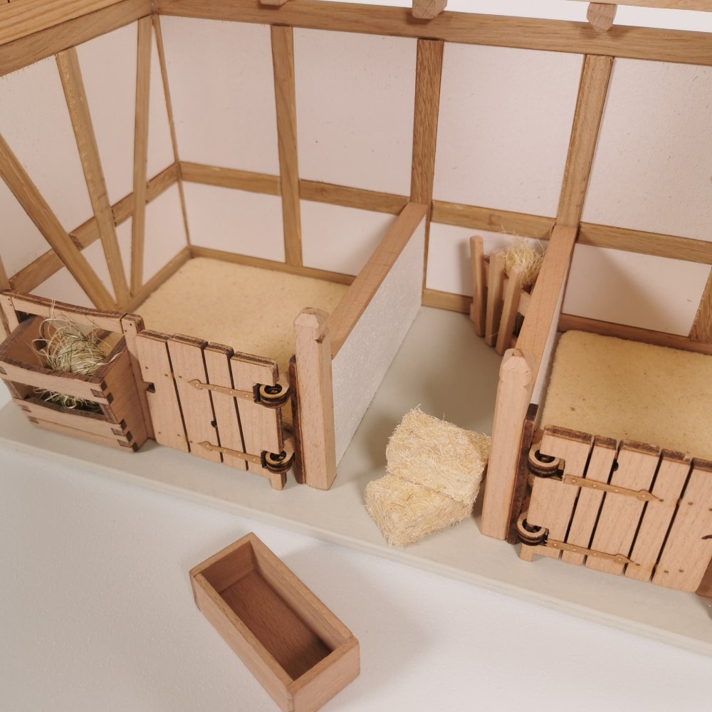 Detail - Pferdeboxen in der Remise aus Holz – passend für Schleich® Pferde