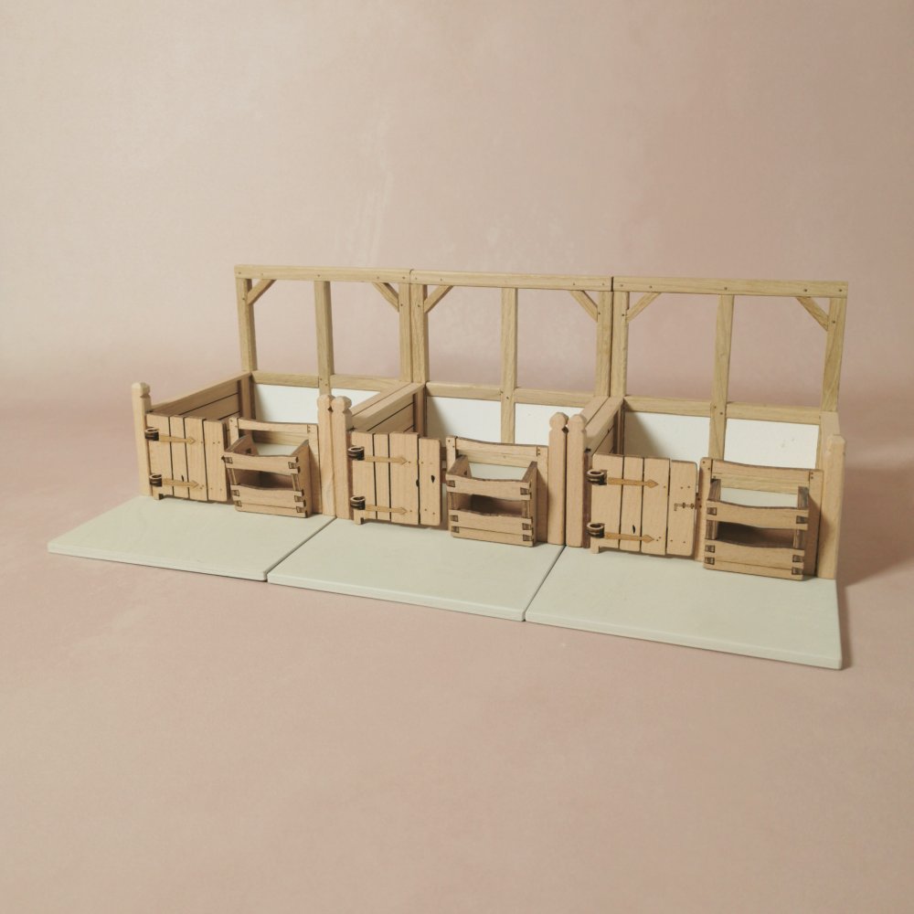 3 Pferdeboxen aneinandergereiht – Pferdespielwelt – passend für Schleich® Pferde