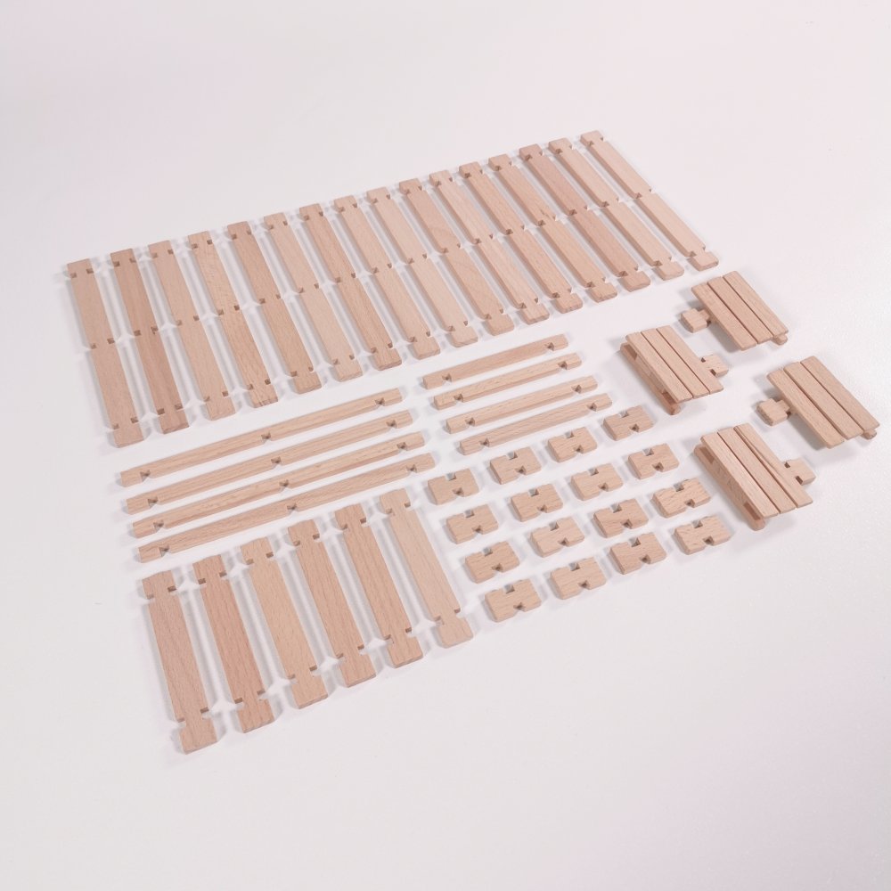 Übersicht Lieferumfang – Bausatz aus Holz passend für Schleich® Pferde