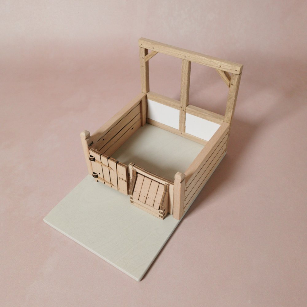 Ansicht der Stallbox aus Holz – passend für Schleich® Tiere