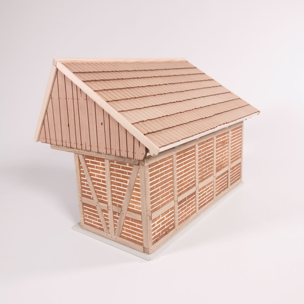 Ansicht Seite Hinten - Remise aus Holz – passend für Schleich® Pferde
