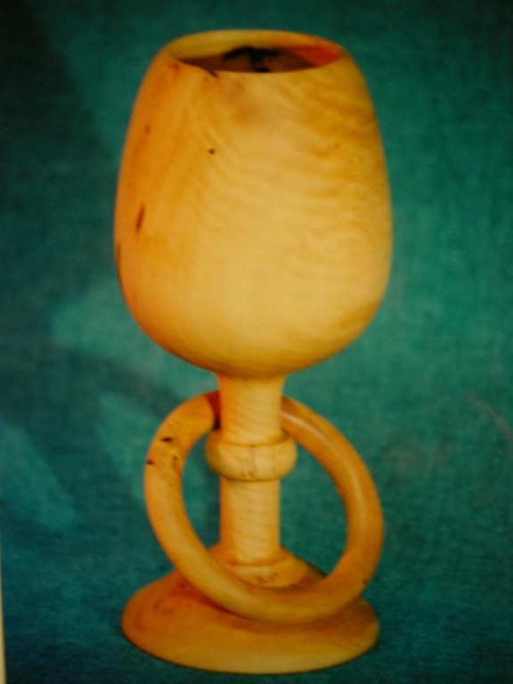 Copa de fusta de boix amb anella realitzada in situ del mateix tros