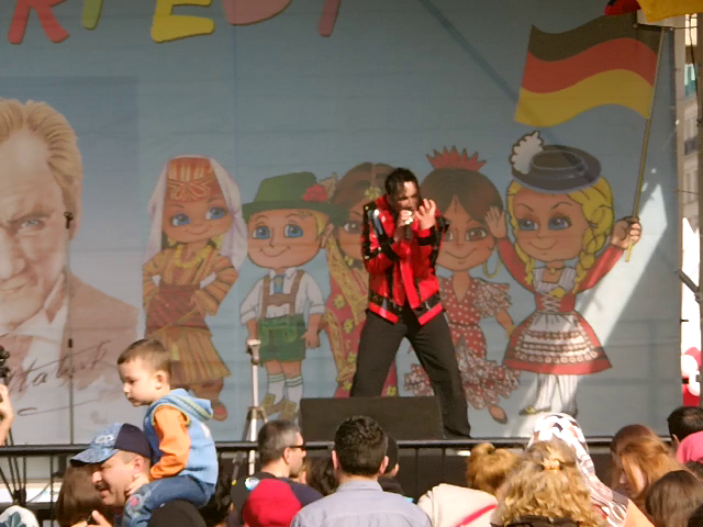 Thriller-23 Nisan Internationales Kinderfest Berlin