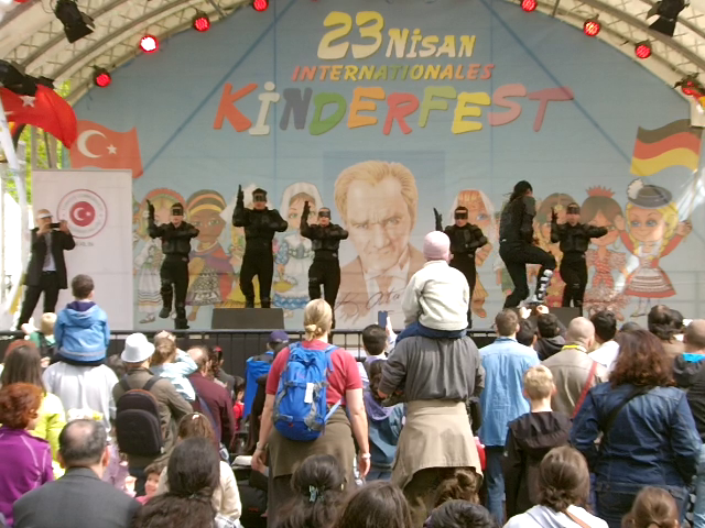 They don´t care about us-23 Nisan Internationales Kinderfest Berlin,JW Representer of Michael Jackson, Double, Show