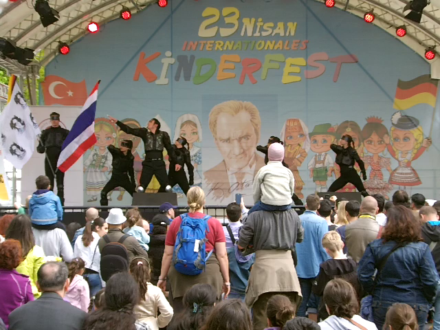 They don´t care about us-23 Nisan Internationales Kinderfest Berlin,
