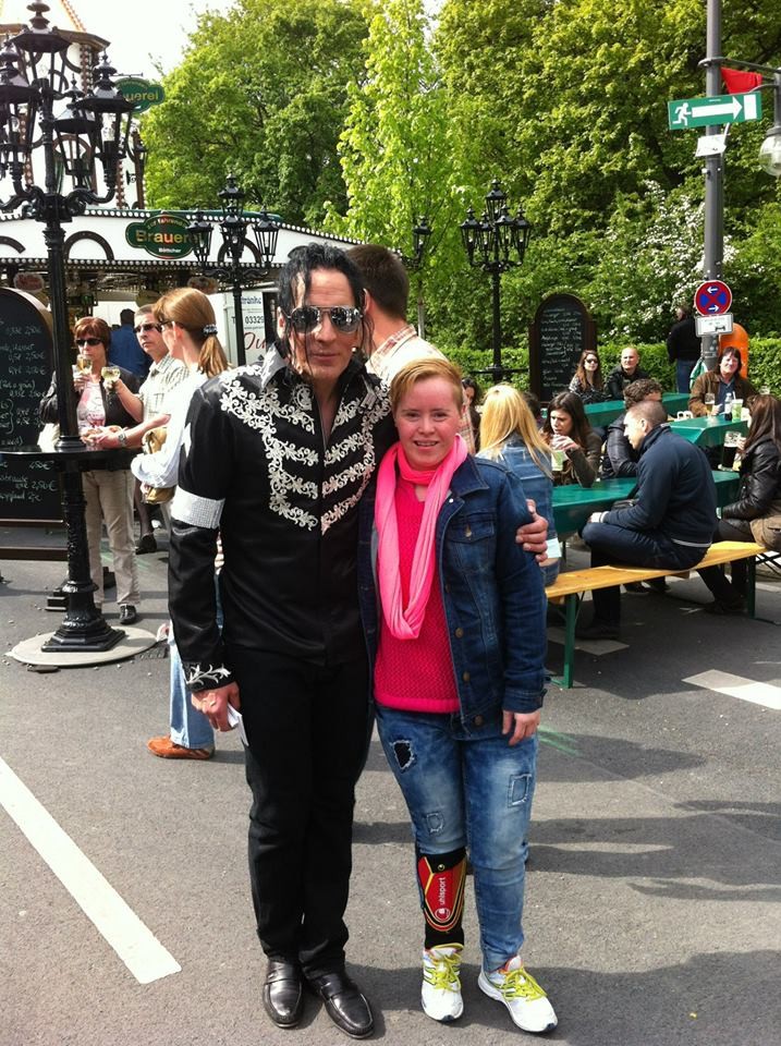 JW Representer of Michael Jackson with Fans&Friends