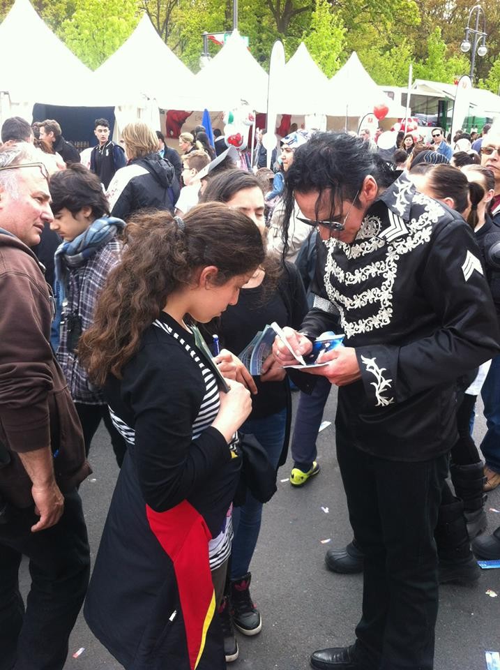 JW Representer of Michael Jackson with Fans&Friends