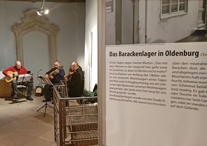 Für die musikalische Begleitung sorgte die „Sinti Jazz Connection“ von Manolito Steinbach