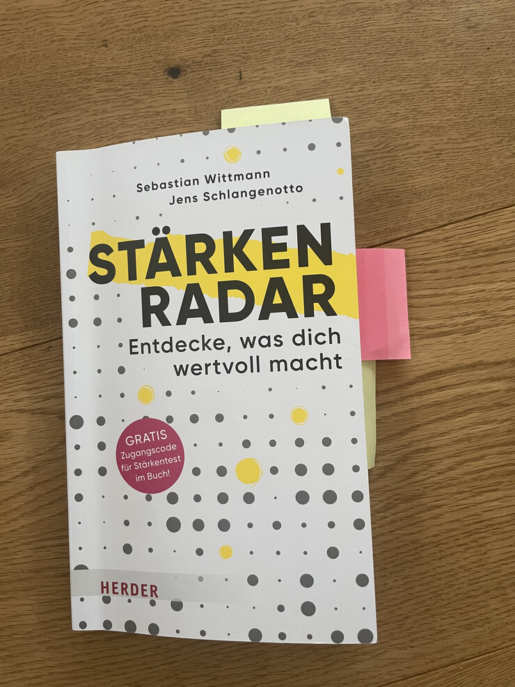 Buch von Sebastian Wittmann und Jens Schlangenotto mit dem Titel Stärkenradar
