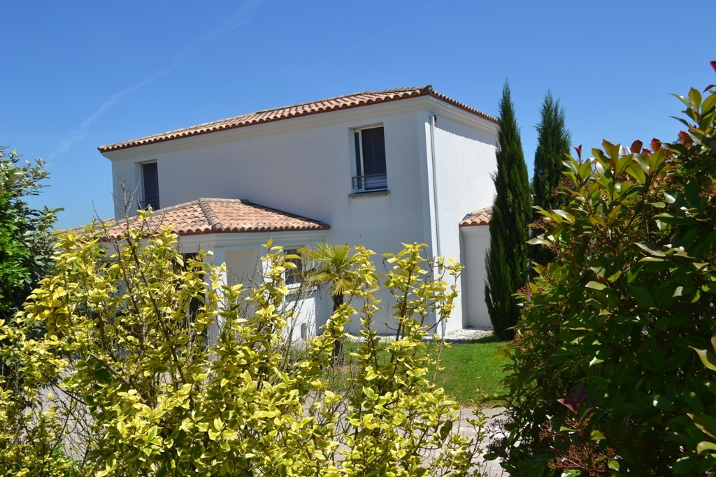 La villa de style toulousain dans son environnement pleine nature