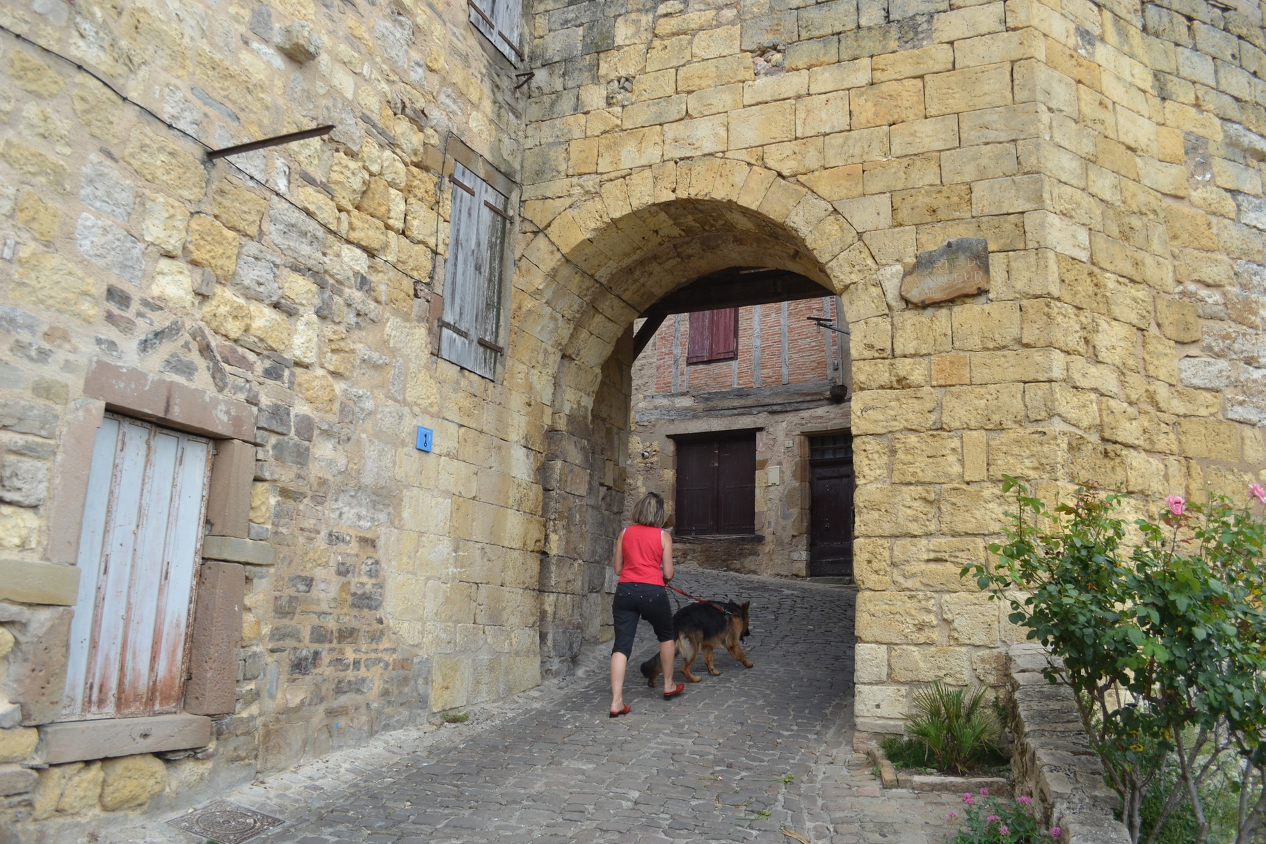 CORDES SUR CIEL L'une des portes d'entrée dans la vieille ville