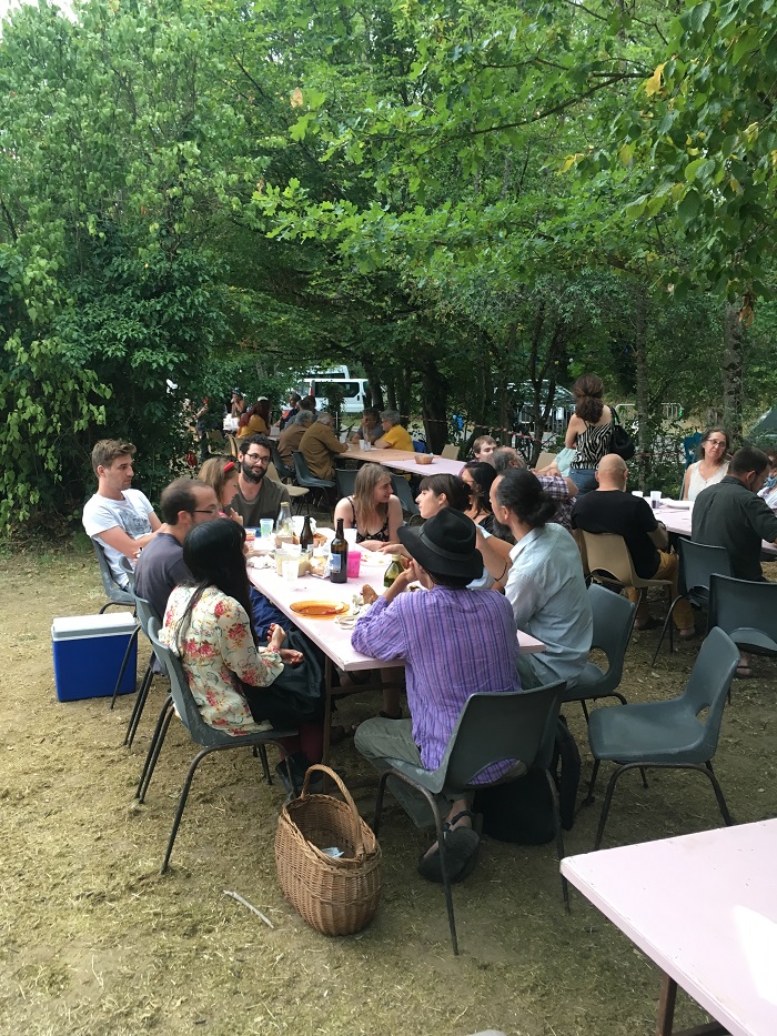 Une équipe de jeunes qui s'installe à St Amand : bienvenue !