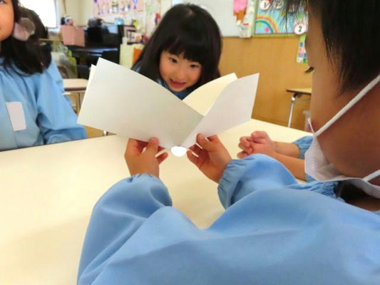 科学マジック体験！「500円硬貨を小さな穴に通すチャレンジ」　