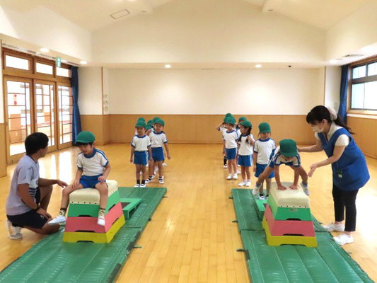 年中児の体育指導（跳び箱）　