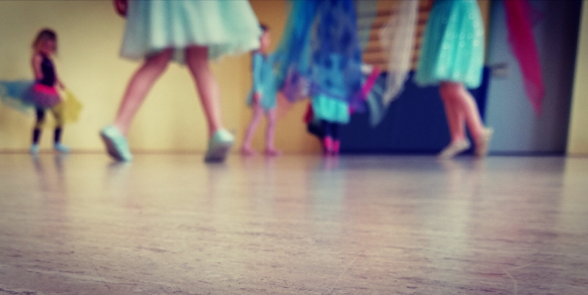 Kinder tanzen 
