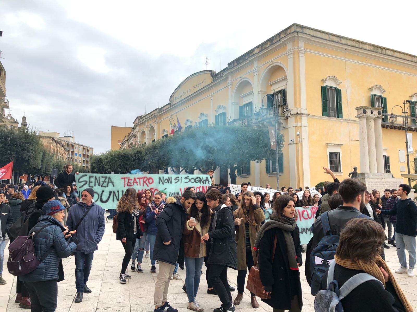 Studenti in Piazza Vittorio Veneto