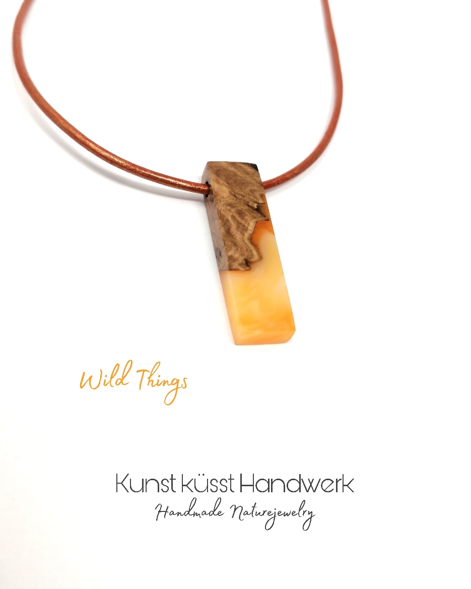 Lederkette mit Anhänger aus Magic Resin & Goldfield Maserholz! 