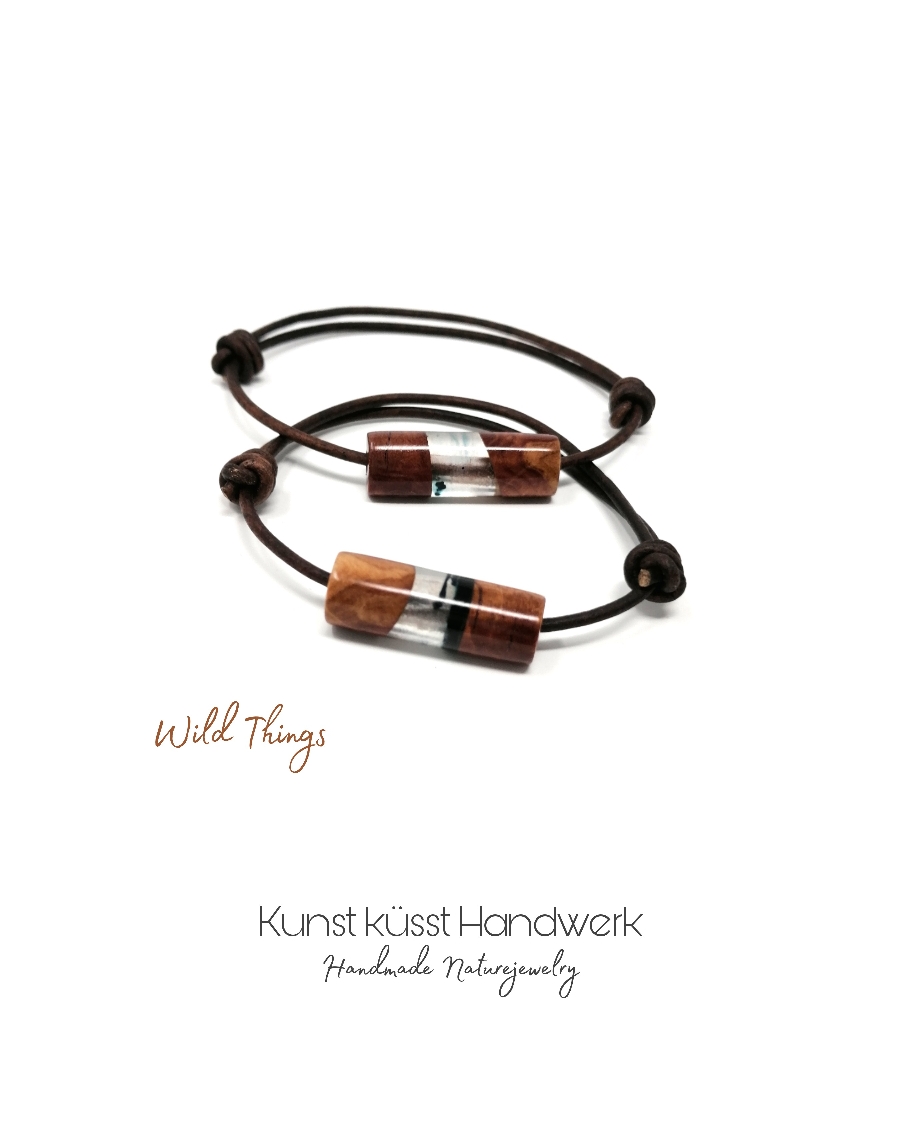 Lederarmband mit Stäbchen aus Magic Resin & Goldfield Maserholz! 