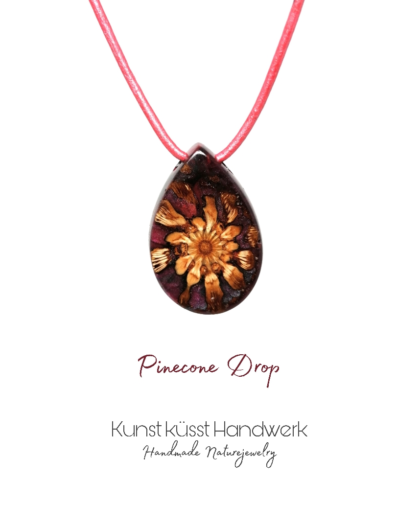 Lederkette mit Anhänger aus Magic Resin & Pinecone! 