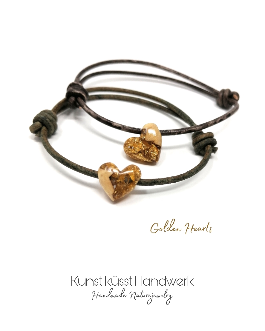 Lederarmband mit Herz aus Blattgold in Diamond Resin & Goldfield Maserholz! 