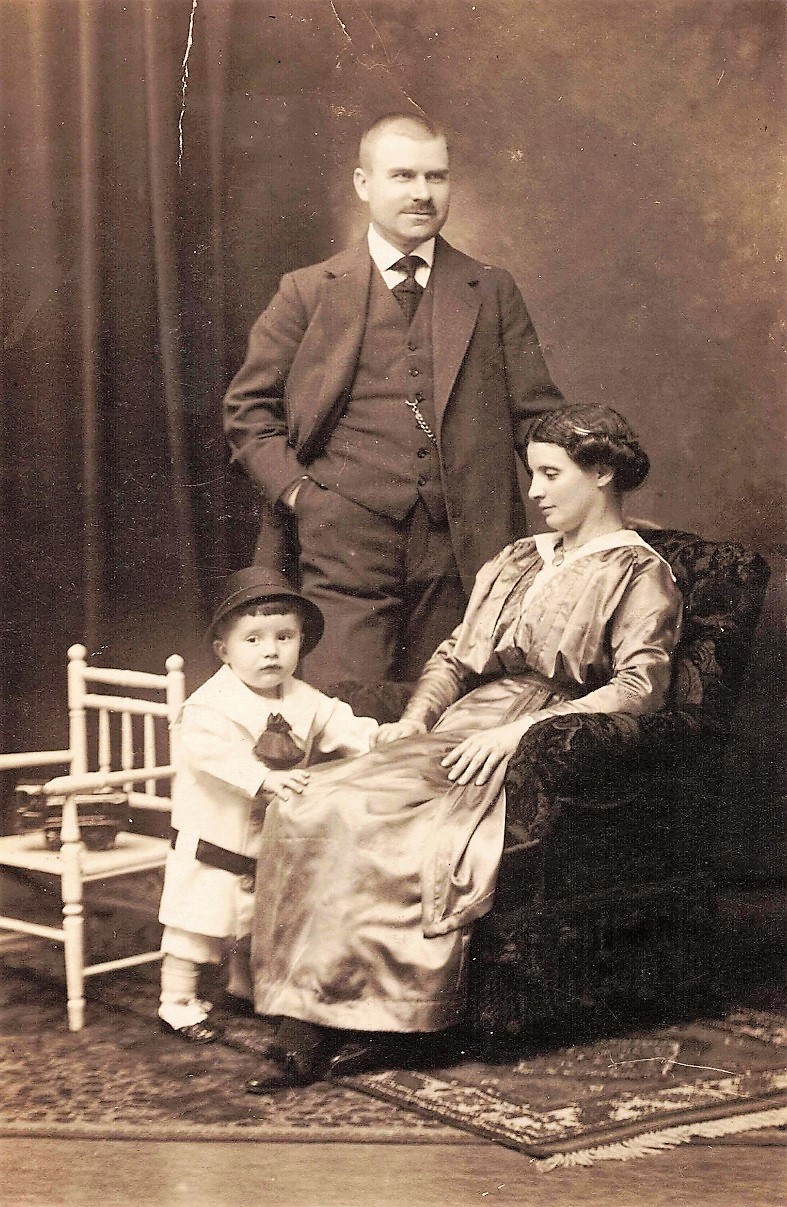 Die Eltern Karl und Juliana Brennicke mit Sohn Karlheinz