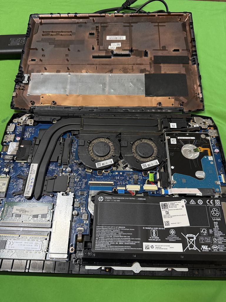 【持込修理】HP Pavilion 15-ec0040axのバッテリー交換を行わせていただきました。